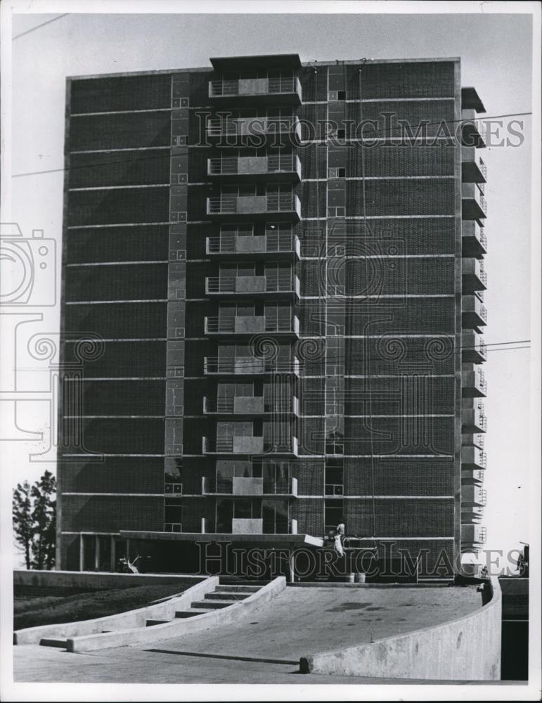 1966 Press Photo The Imperial House in Edgewater Drive in Lakewood - Historic Images