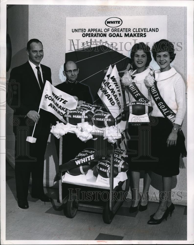 1962 Press Photo White Motor &amp; Their United Appeal Drive HJ Nave Executive VP - Historic Images