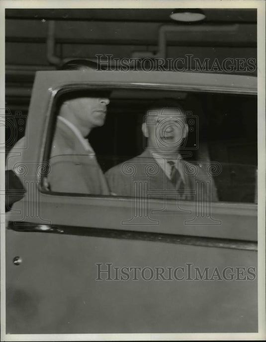 1942 Press Photo Max Stephan Befriends Nazi Prisoner Of War Sentenced to Hang - Historic Images