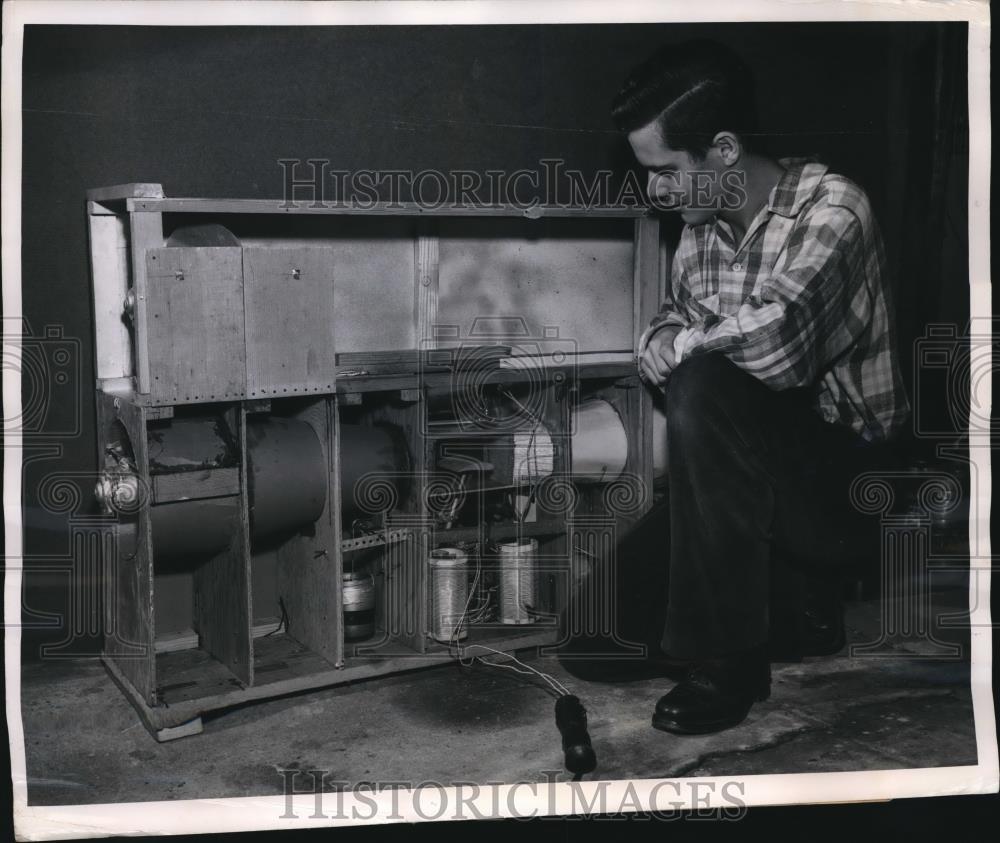 1952 Press Photo Young Paul Messinger with wind tunnel he built - Historic Images