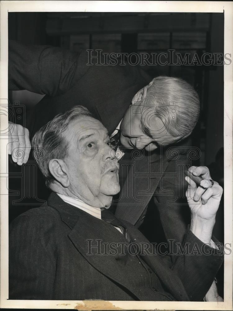 1943 Press Photo Senator Ellison Cotton Smith with Sec. Jesse Jones - Historic Images