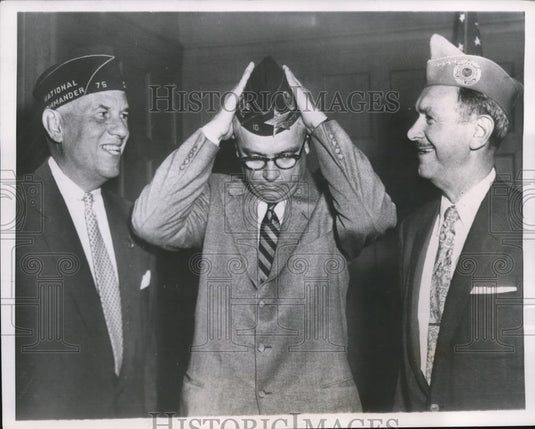 1954 Press Photo Robert Stevens tries on a legion cap - Historic Images