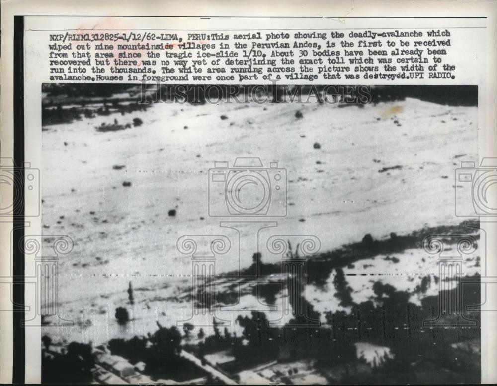 1962 Press Photo The aerial view of the deadly avalanche in Peruvian Andes - Historic Images