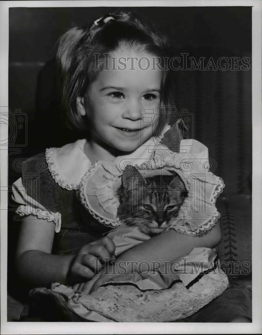 1956 Press Photo Karen Ann Ciprian & Kittens Cinders - Historic Images