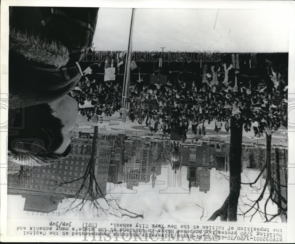 1972 Press Photo New York State University students demonstrated at the Capitol - Historic Images