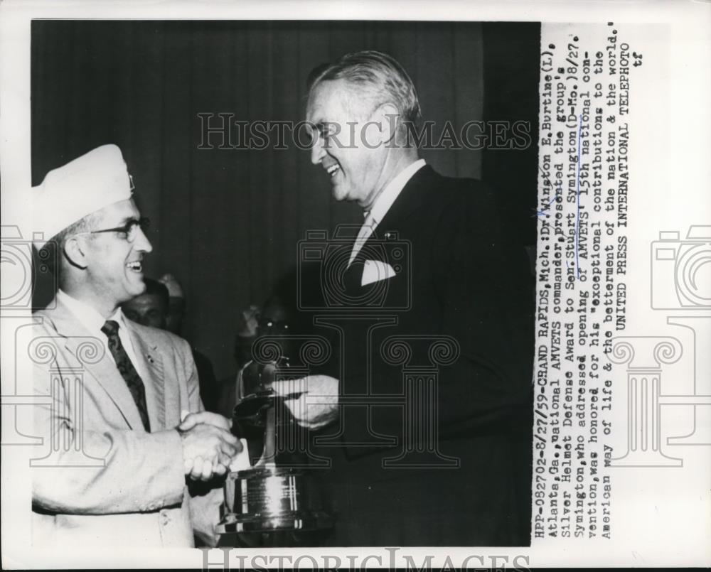 1959 Press Photo Grand Rapids Mich Dr Winston Burtine AMVETS cmdr Sen Symington - Historic Images