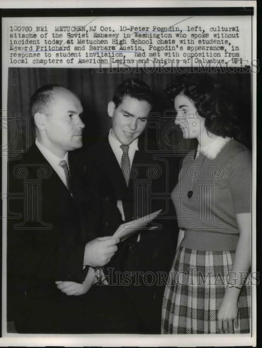1960 Press Photo Peter Pogodin at Soviet Embassy, Edward Pritchett & Barbara Aus - Historic Images