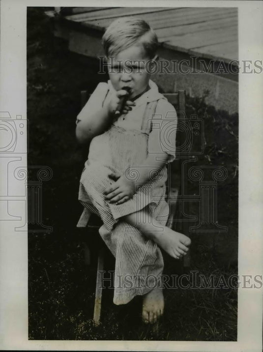 1935 Press Photo John Mullican Jr's been Smoking Since 7 months - Historic Images