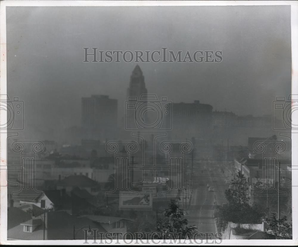 1966 Press Photo Heavy Smog in City - Historic Images