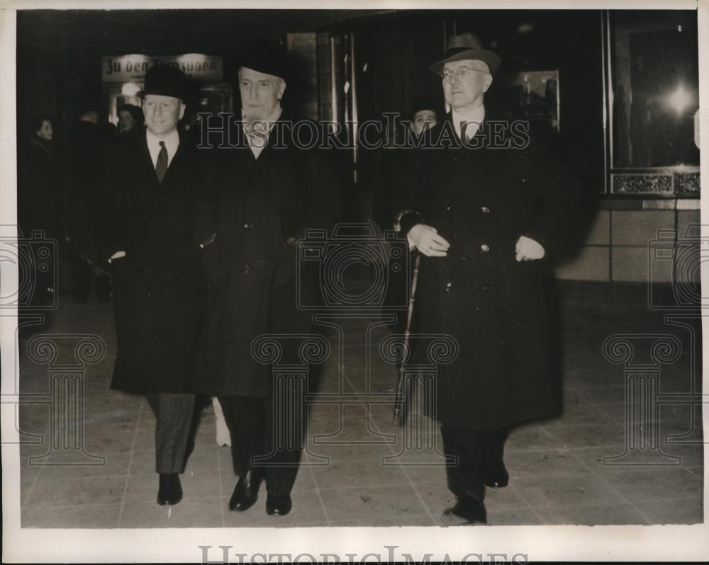 1939 Press Photo Montagu Norman, Governor of te Bank of England &amp; Dr. Hjalmar - Historic Images