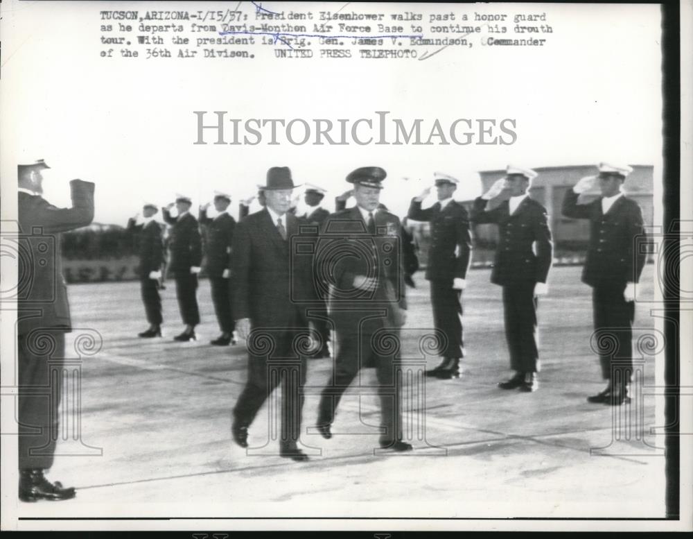 1957 Press Photo President Eisenhower was seen with Brig. Gen. James V Edmundson - Historic Images