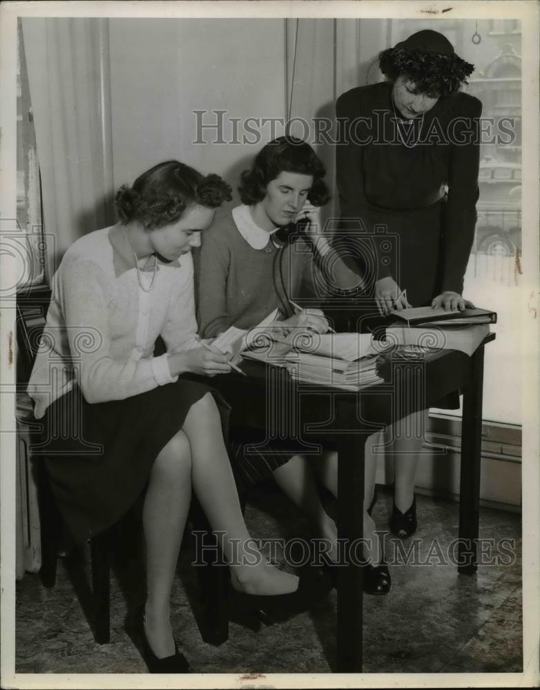 1942 Press Photo Mrs. James R. Garfield, Harriette Sherman, Mrs. George Barnes - Historic Images