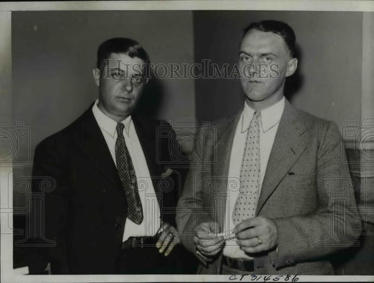 1935 Press Photo Orin J Guiett & Det Eugene Gerringer Ann Arbor Mich - Historic Images