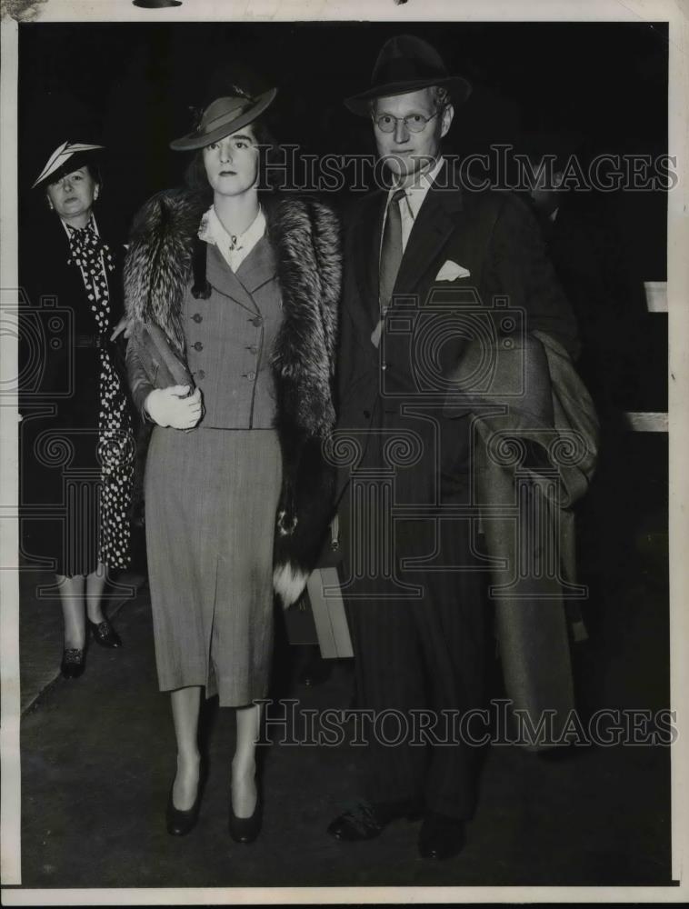 1938 Press Photo Mrs Paul Verdier with Mr &amp; Mrs Francis Pershing Son of General - Historic Images