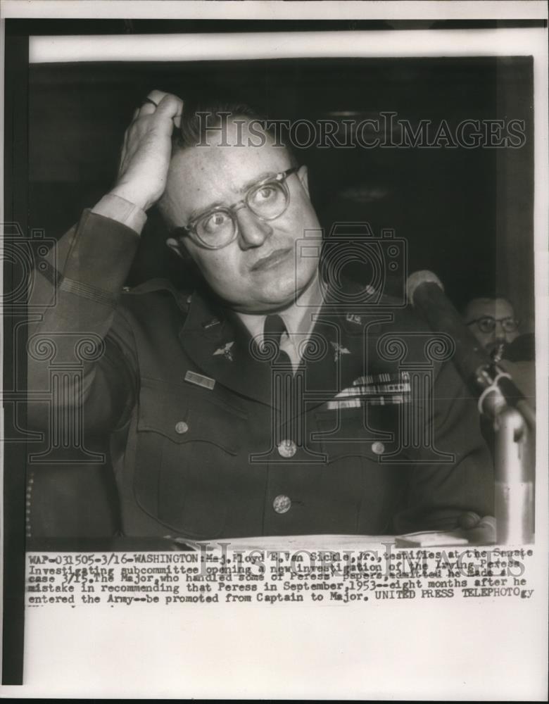 1955 Press Photo Floyd van Sickle Jr. as he testifies at the Senate hearing - Historic Images