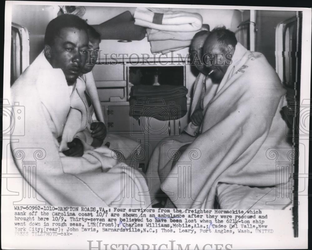 1954 Press Photo The survivors from the Carolina freight at the ambulance - Historic Images