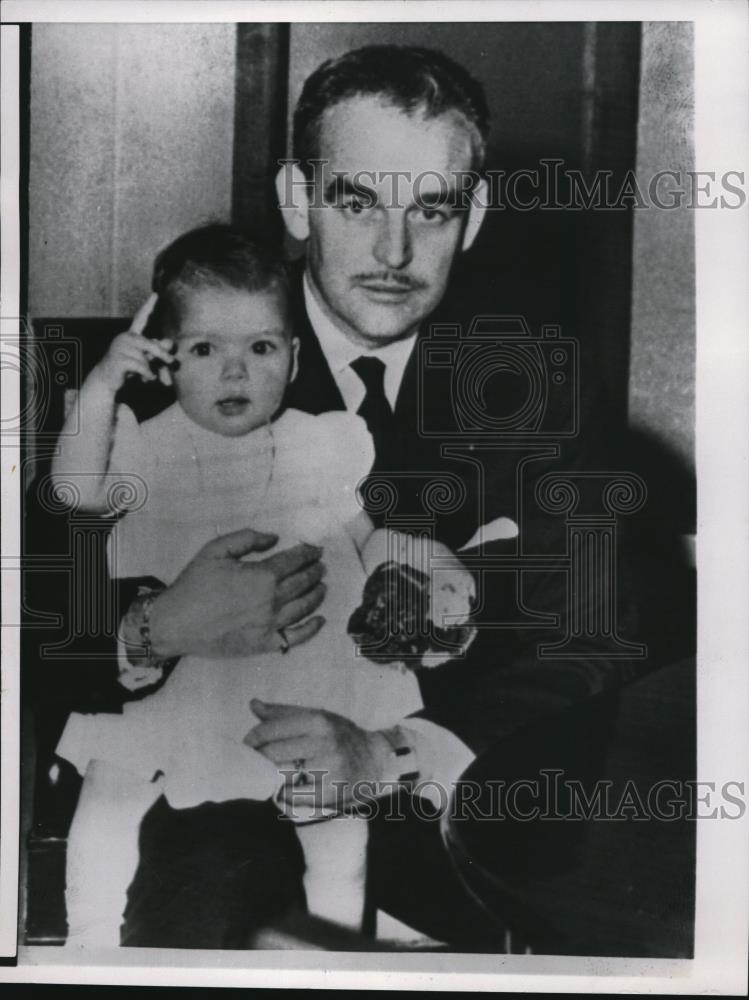 1958 Press Photo Prince Rainier Of Monaco With 13 Mo Daughter Princess Caroline - Historic Images