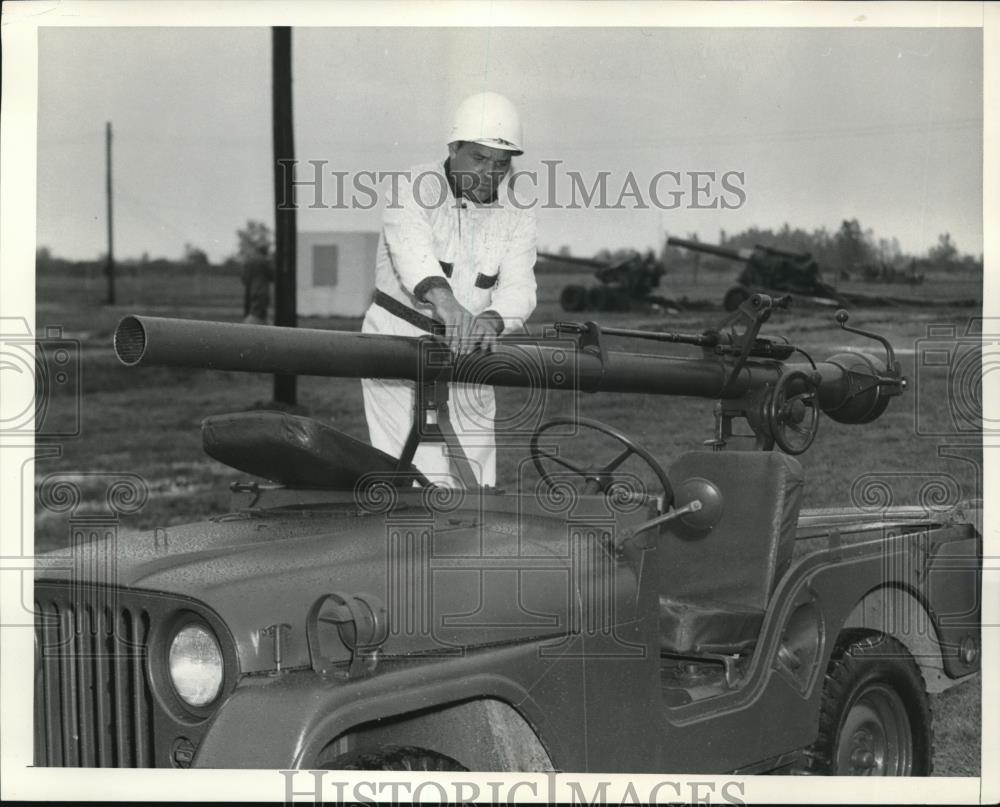 1954 Press Photo 106 MM recoilless rifle - Historic Images