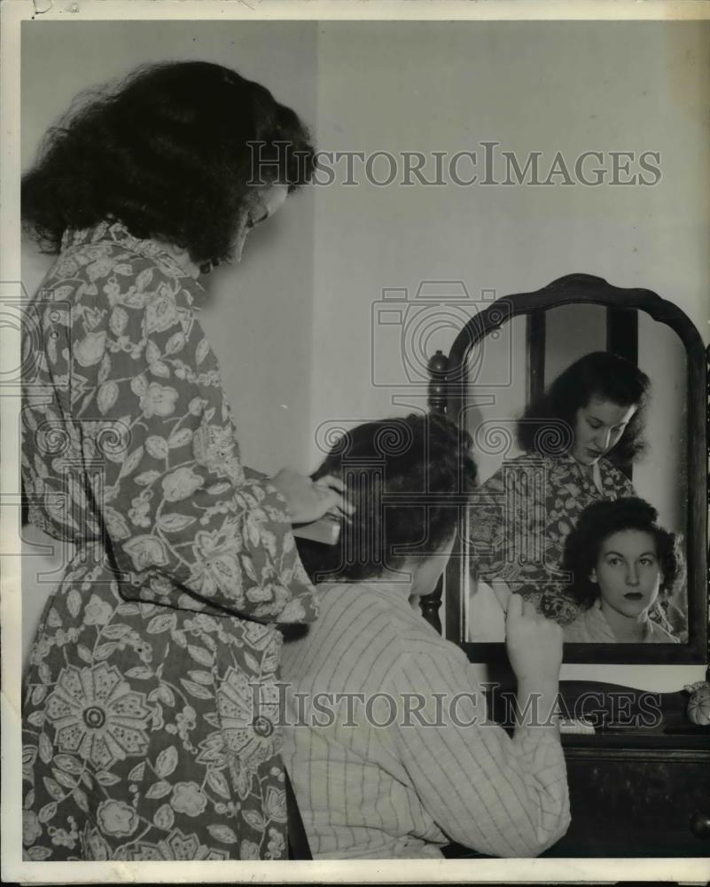 1943 Press Photo Shurtleff College Margaret Jane Heath  and Margaret Jane Heath - Historic Images