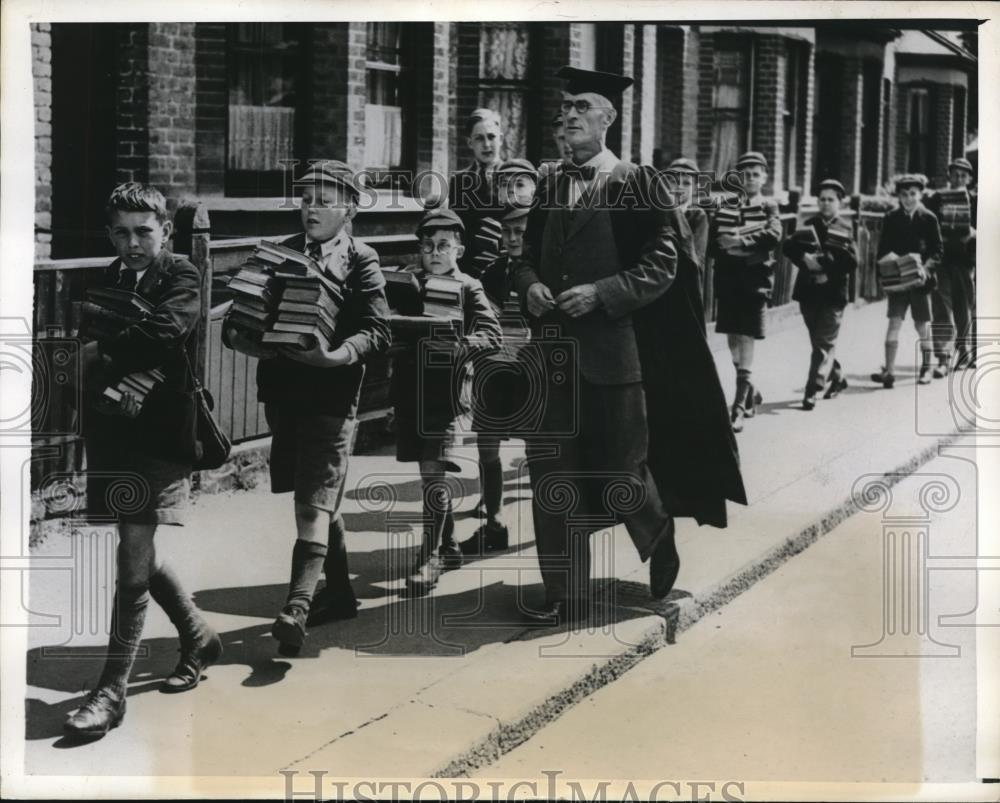 1943 Press Photo England happy school boys from Somerset Grammar school - Historic Images