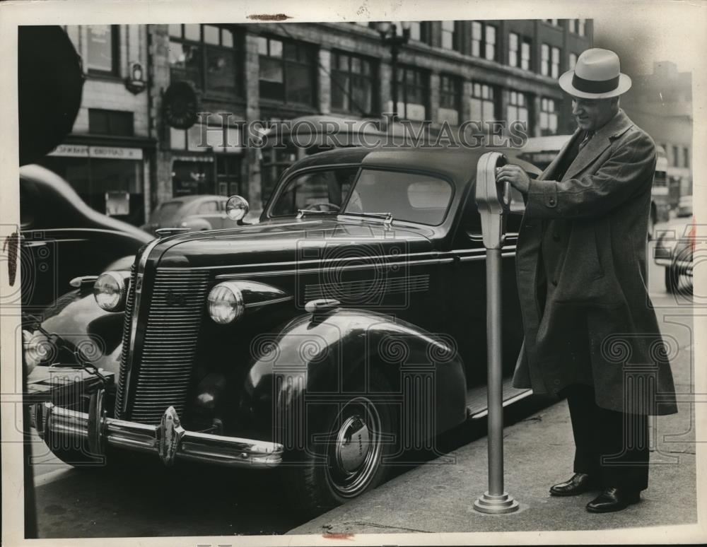 1940 Press Photo Michael Glossy at 102nd street - Historic Images