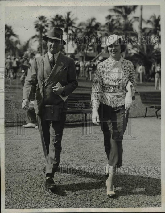 1933 Press Photo Mr. and Mrs. Al Davis of New York at the Race Track in Hialeah - Historic Images