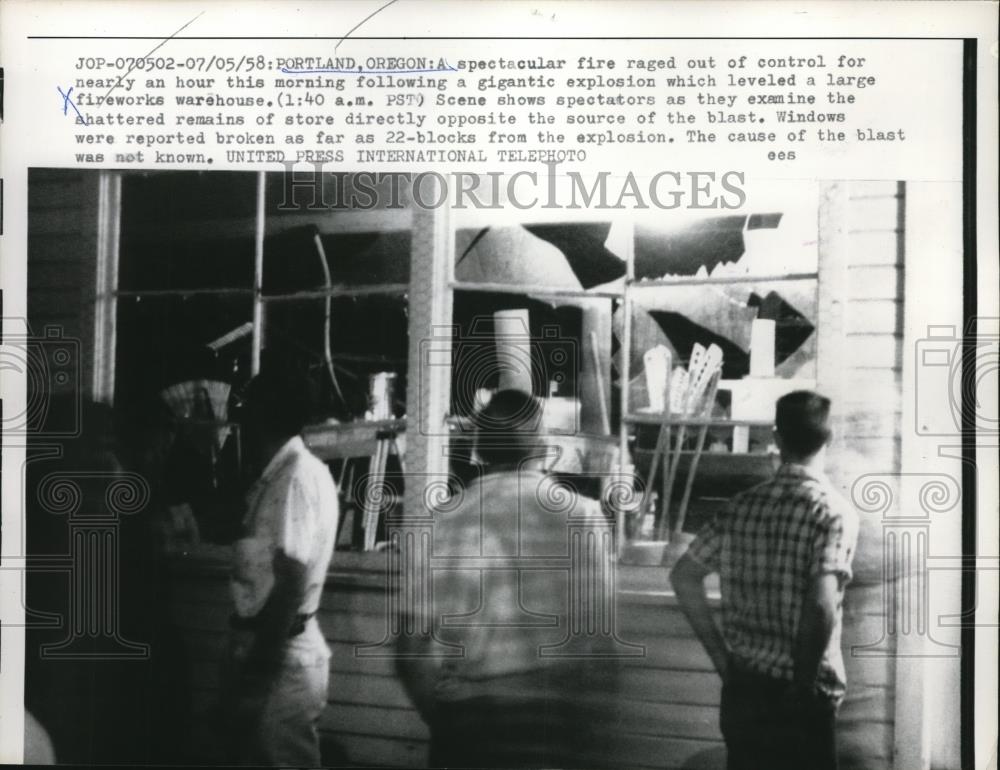 1958 Press Photo The huge fire that destroyed buildings in Oregon - Historic Images