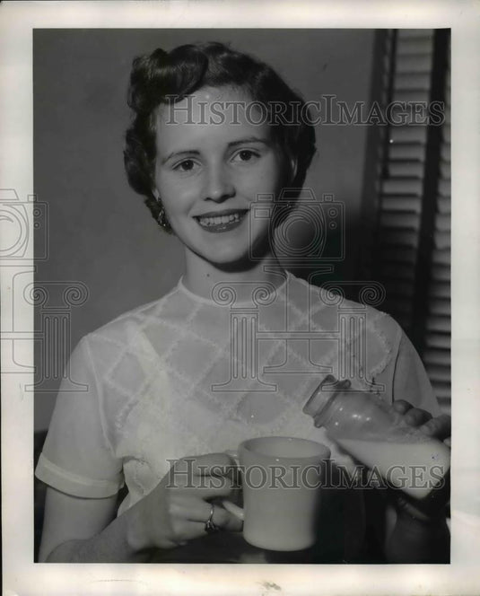 1954 Press Photo Jeannia Redmond, Missouri Farmers State Office - Historic Images