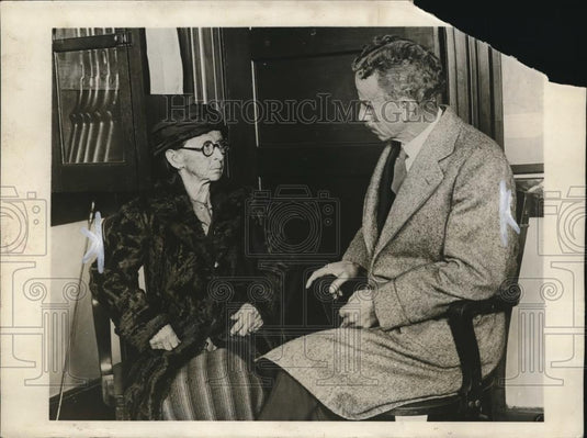 1929 Press Photo Mrs Laura M Titas & Police chief John Murphy Summit NJ - Historic Images