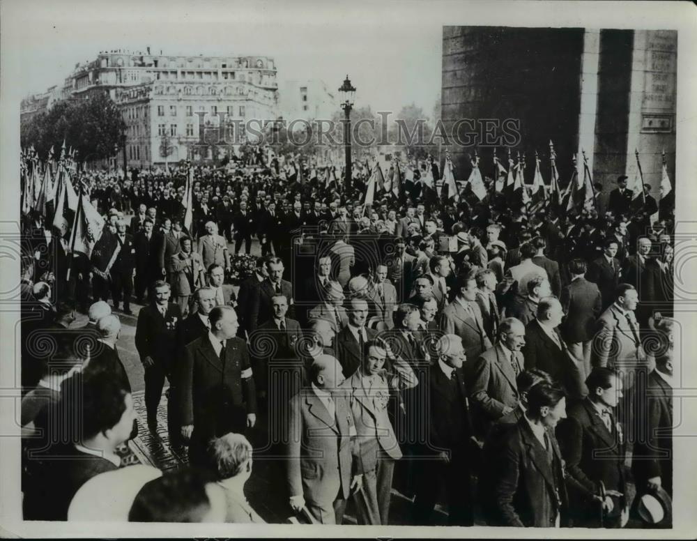 1934 Press Photo Croix De Feu at Arch of Triumph Champs Elysees France - Historic Images