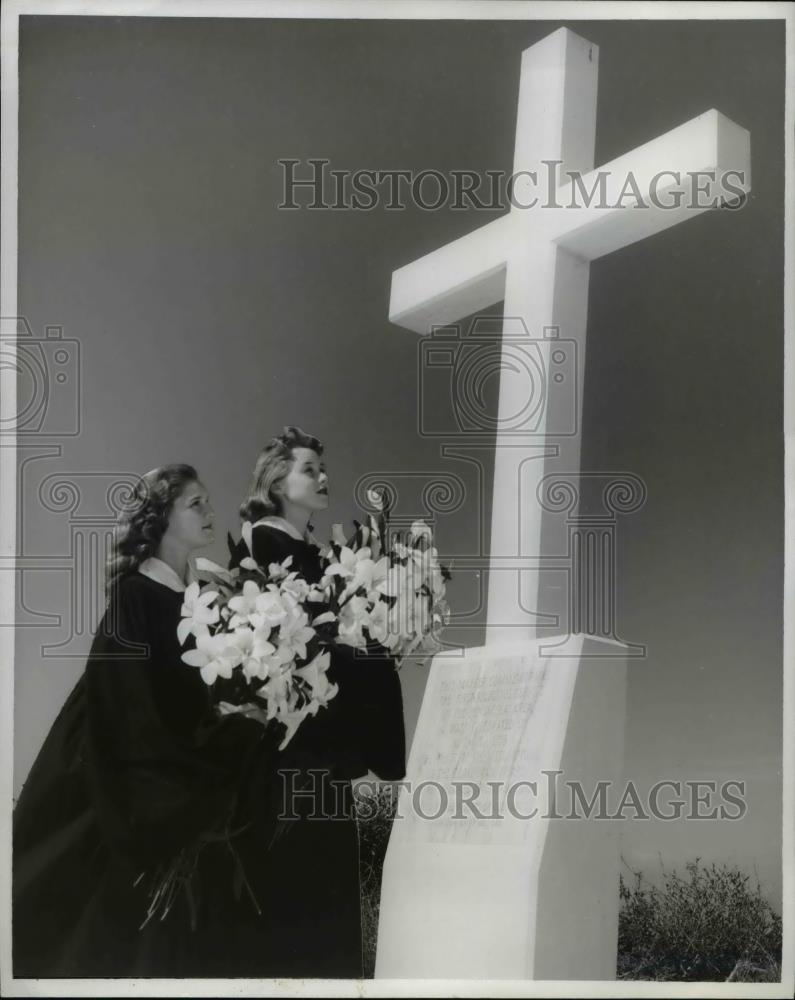 1960 Press Photo The cross at Sta Rosa Island - Historic Images