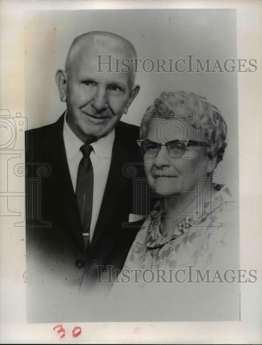 1967 Press Photo Mr & Mrs Fred Hank Celebrating 50th Anniversary - Historic Images