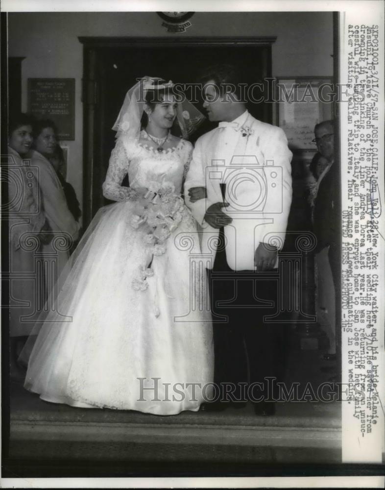 1957 Press Photo John Vali &amp; Bride Melanie Ansuini Marry Church of Holy Family - Historic Images