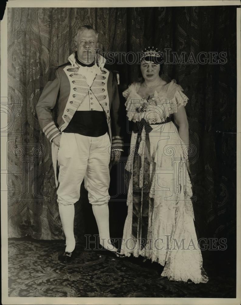 1929 Press Photo Mr. and Mrs. Arthur Ware in their costume at the Beaux Art Ball - Historic Images