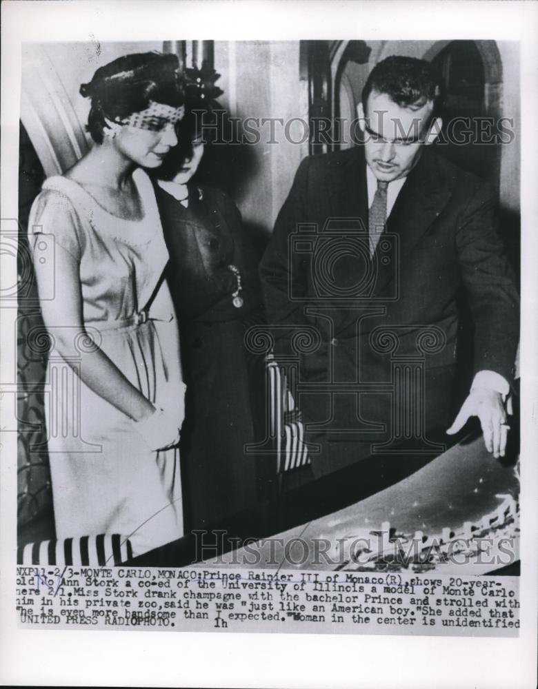 1955 Press Photo Prince Rainier III shows Jo Ann Star model of Monaco - Historic Images