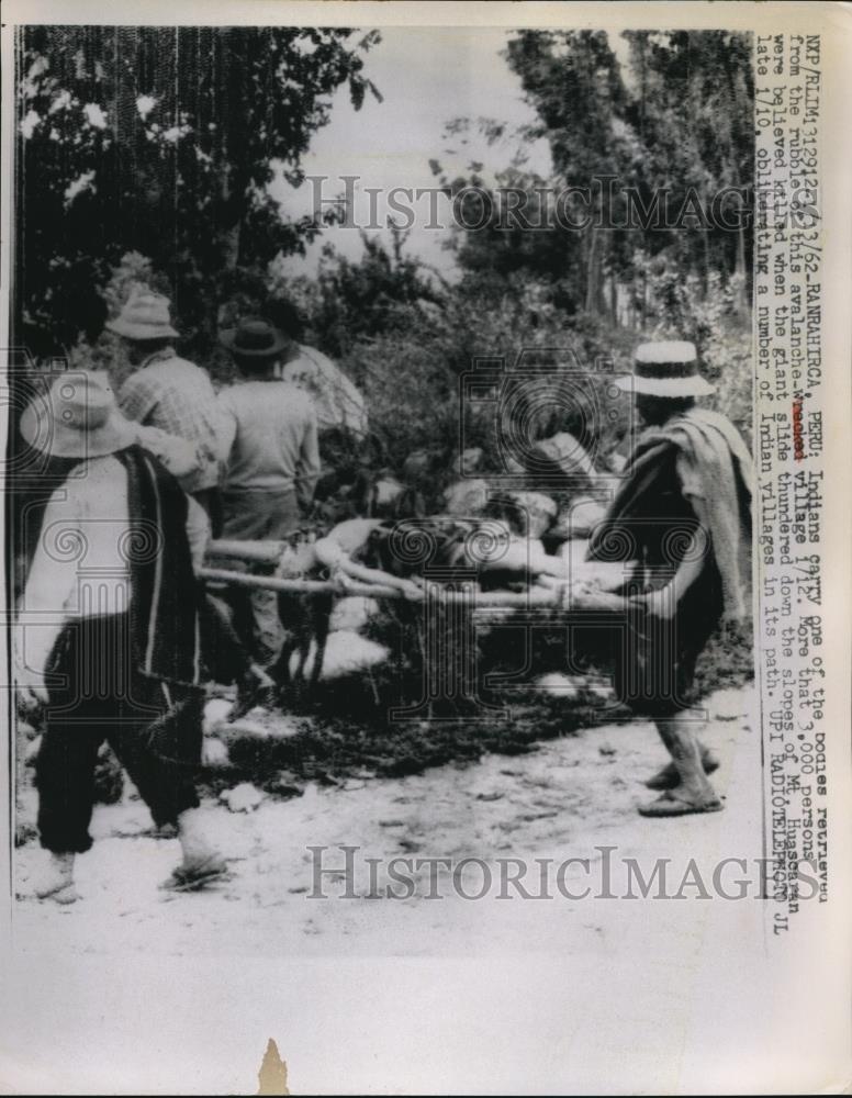 1962 Press Photo The victims and survivors of the avalanche in Peru - Historic Images