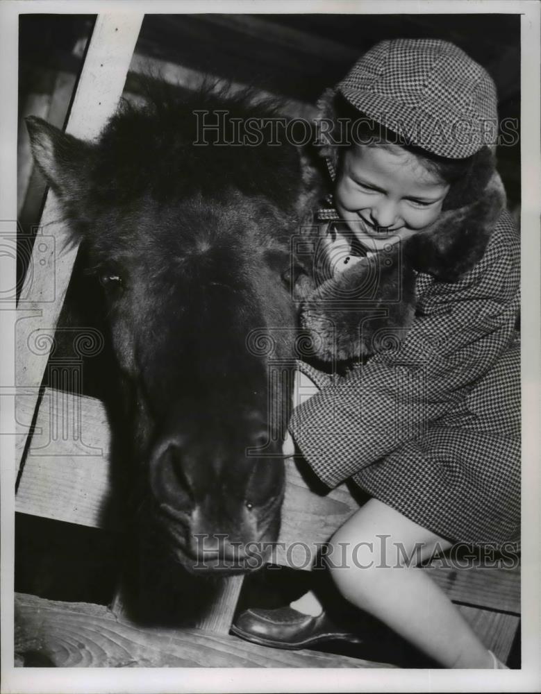 1956 Press Photo Susan Crowley &amp; Pony Dynamite - Historic Images