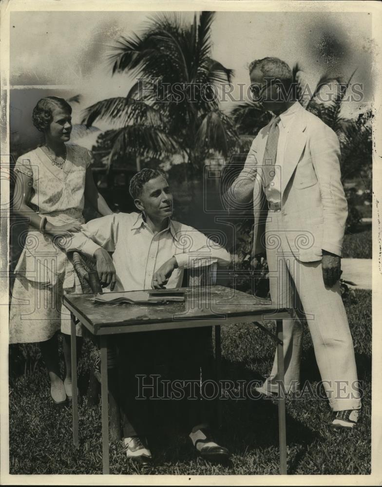 1932 Press Photo Mrs. Waters and Commander waters with Farr - Historic Images