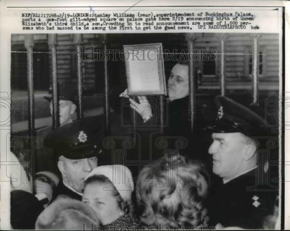 1960 Press Photo London S Williams super of Buckingham Palace &amp; birth notice - Historic Images