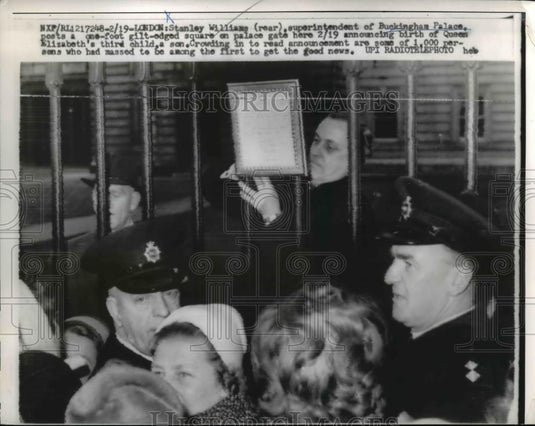 1960 Press Photo London S Williams super of Buckingham Palace & birth notice - Historic Images