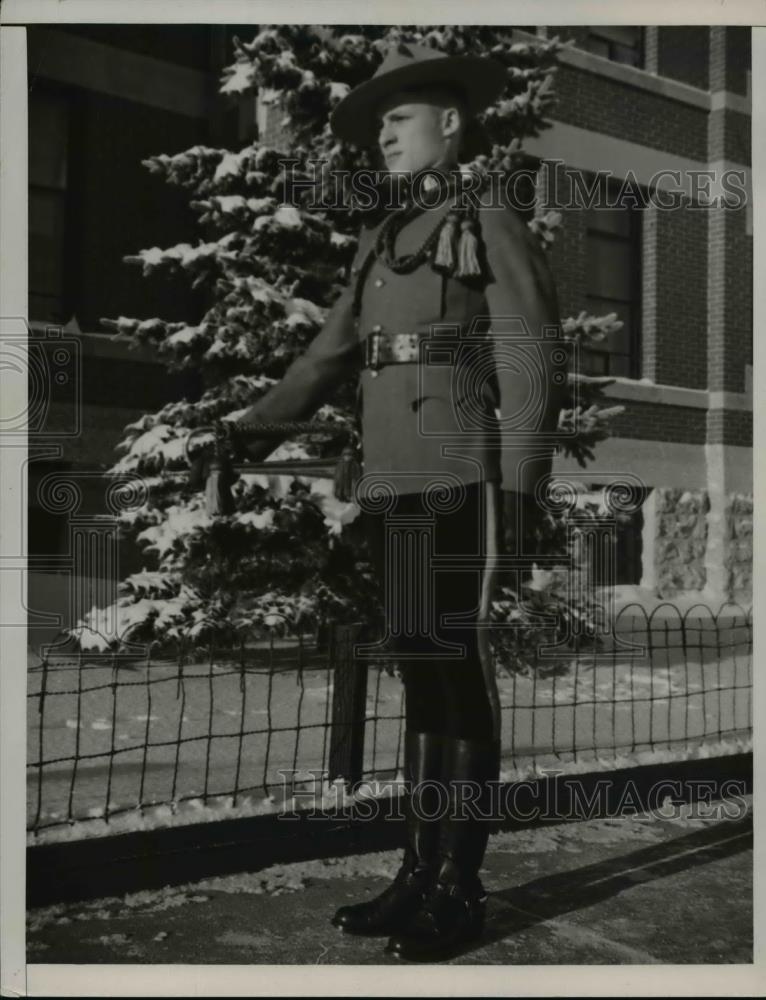 1937 Press Photo Canadian Royal policeman recruit at training - Historic Images