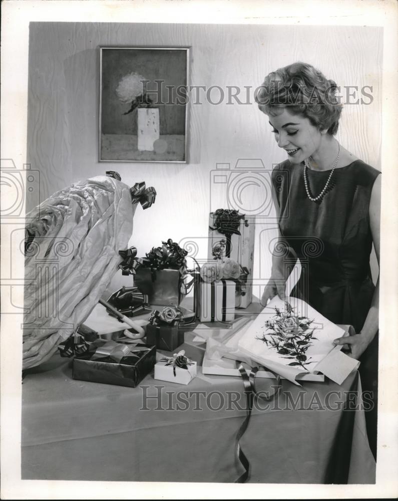 1959 Press Photo Bride Selects Colors, Flowers for Shower - Historic Images