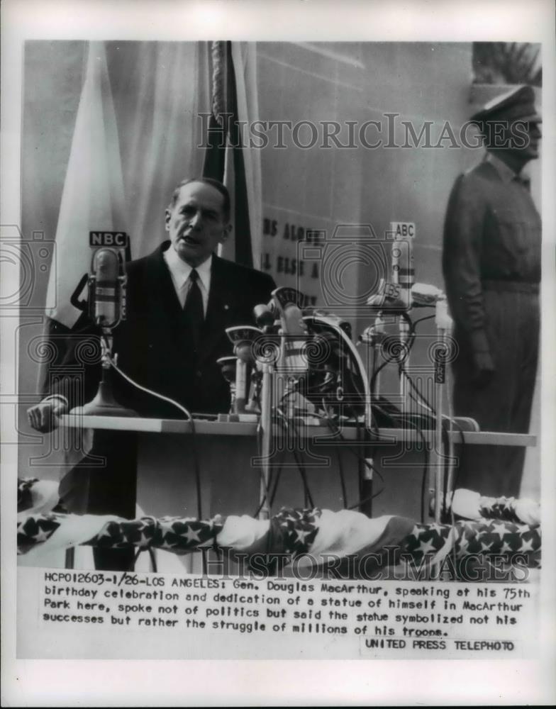 1955 Press Photo Gen Doug MacArthur 75th Birthday Celebration - Historic Images