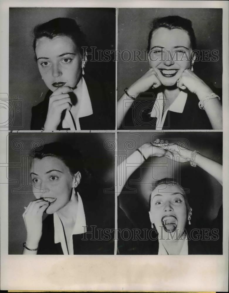 1953 Press Photo Mrs. Chuck Davey Discussed Welteright Crown Competition - Historic Images