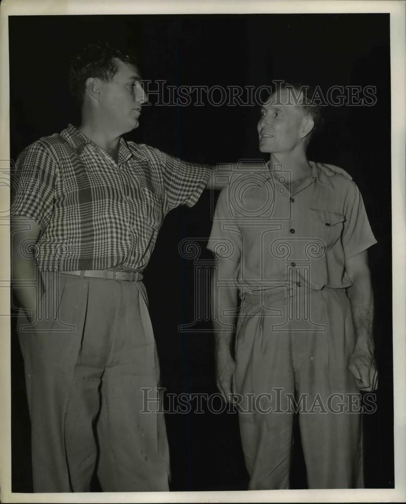 1941 Press Photo Pilots J.S. Morris and Don Johnston first to sight EAL Plane - Historic Images