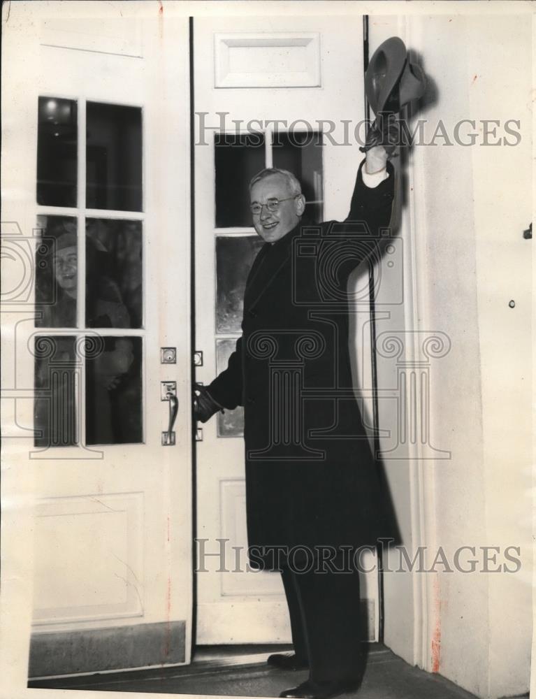 1936 Press Photo Governor Alfred Landon entering the White House after election - Historic Images