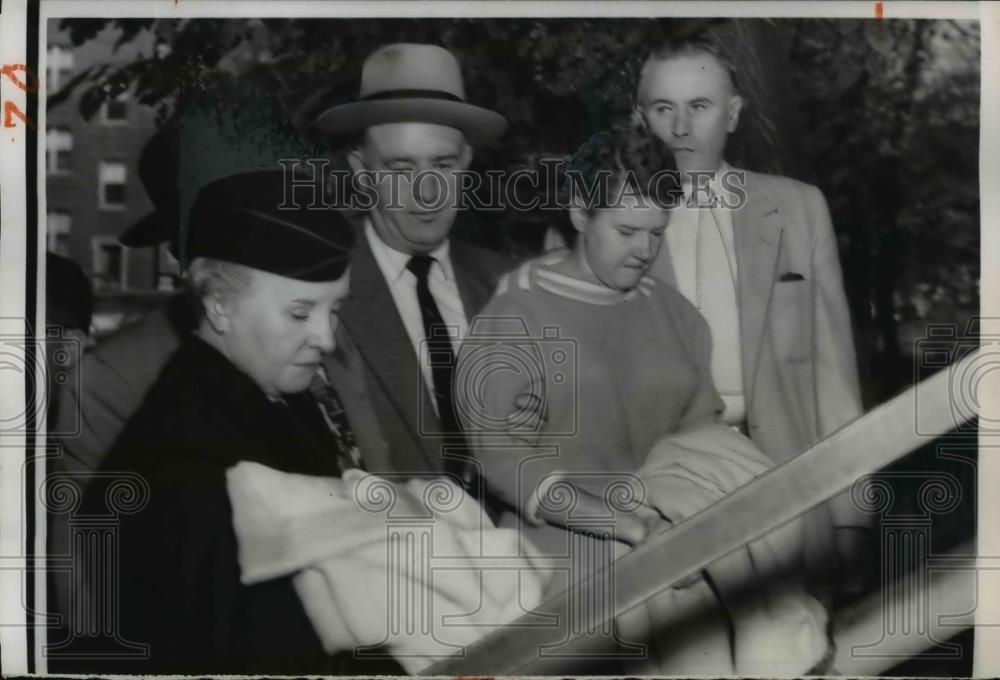 1956 Press Photo Mrs Gladys Bynum Kidnaps Ronald Bucher in Chicago - nee29946 - Historic Images