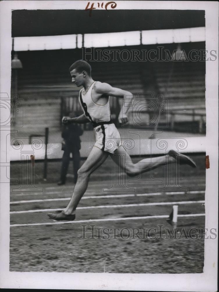 1934 Press Photo WR Brenthron in mile race in London - nes26821 - Historic Images