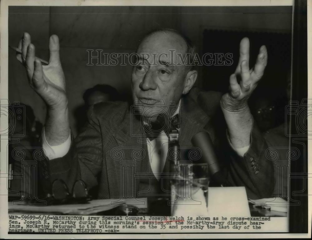 1954 Press Photo Army Special Counsel Joseph Welch questions Joseph R. McCarthy - Historic Images