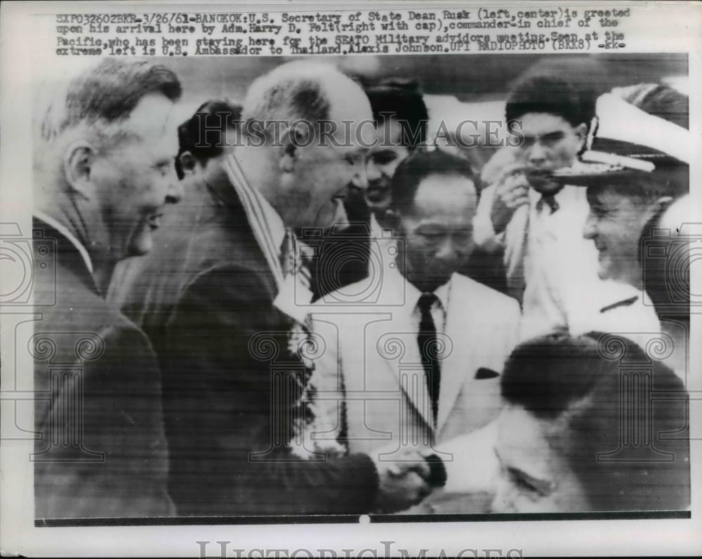 1961 Press Photo Dean Rusk greeted by Harry D. Felt, Bangkok Thailand - Historic Images